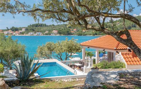 3 bedroom pet friendly home in Vela Luka