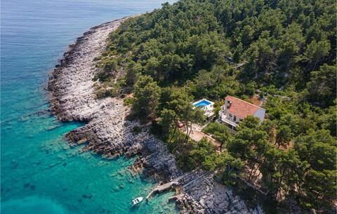Nice home in Lumbarda with outdoor swimming pool