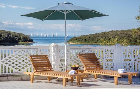 Cozy apartment in Vrsar with kitchen