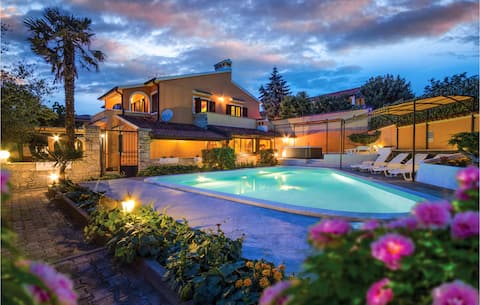 Beautiful apartment in Pula with sauna