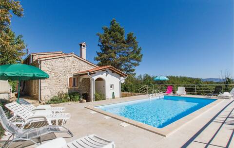 Successful Airbnb property: Amazing home in Martinjski in Marceljani