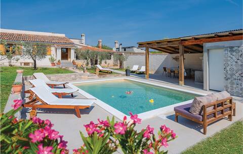 Awesome home in Krnica with outdoor swimming pool