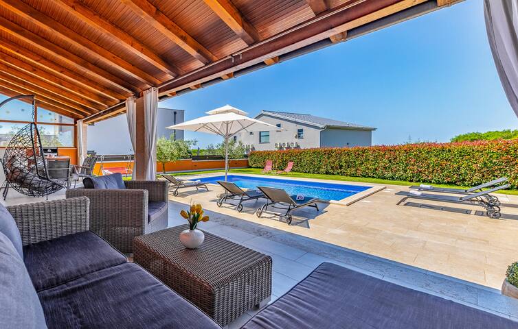 Listing in Pula Airport Area