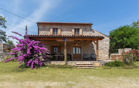 Top Airbnb: Cozy home in Buje with house a panoramic view in Sveta Marija Na Krasu
