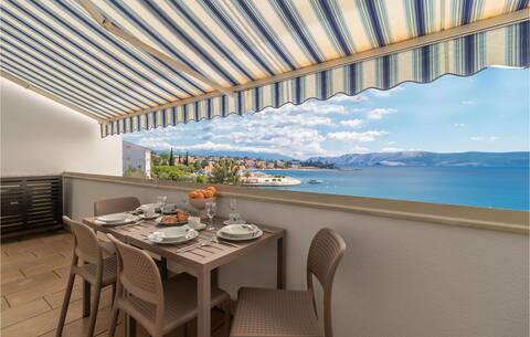 Amazing apartment in Selce with house sea view
