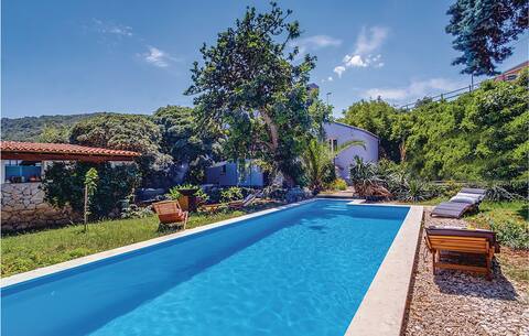 Pet friendly home in Mali Losinj with sauna