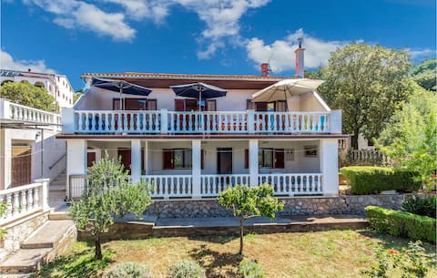 5 bedroom amazing home in Klenovica