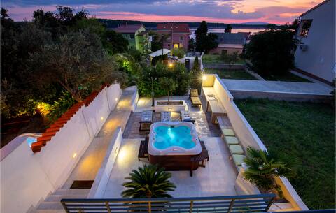 4 bedroom amazing home in Barbat