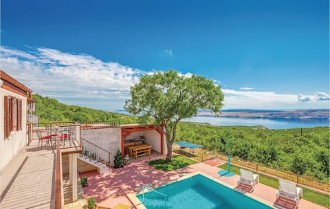 Top performing Airbnb: Amazing home in Jablanac in Stinica