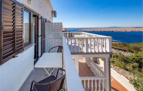 Nice apartment in Jablanac with kitchen