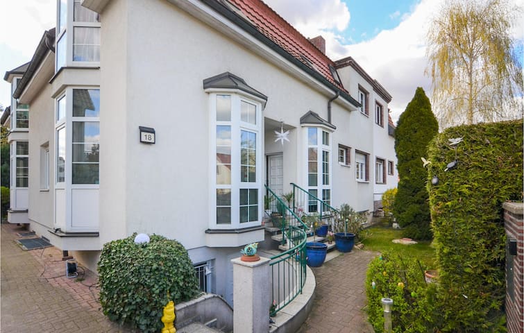 2 bedroom lovely home in Berlin