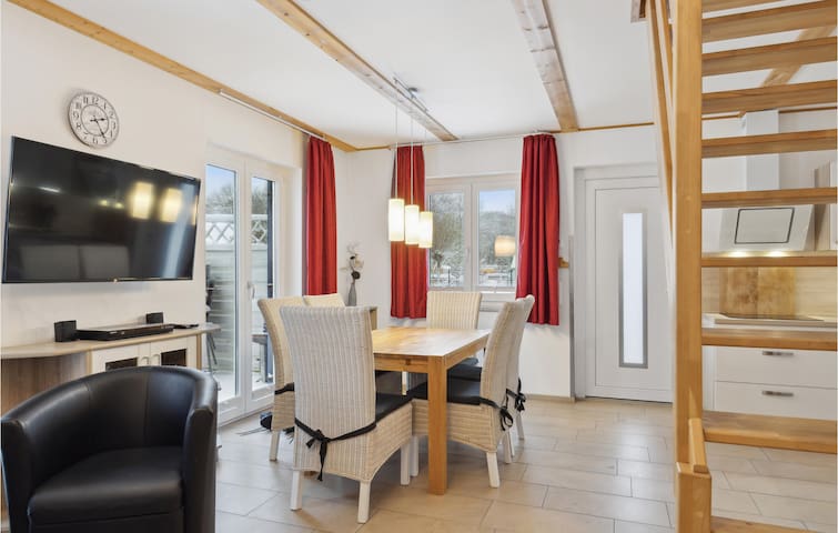 Entire home with 3 bedrooms in Rugen Island - Ferienhaus 2 Altefähr