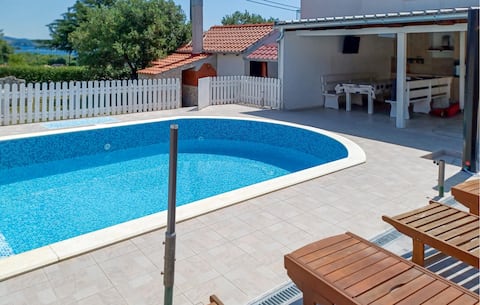 Popular Airbnb listing: Gorgeous home in Kraj in Općina Pašman