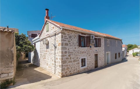 2 bedroom pet friendly home in Preko