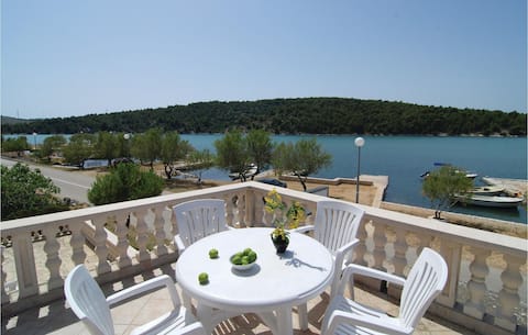 Top performing Airbnb: Stunning apartment in Jadrtovac in Jadrtovac