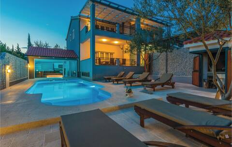 Lovely home in Pridraga with house sea view