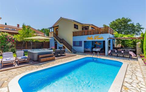Awesome home in Marcana with kitchen