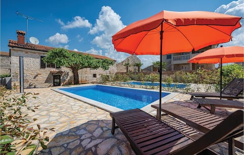 Popular Airbnb listing: Amazing home in Porec in Nova Vas