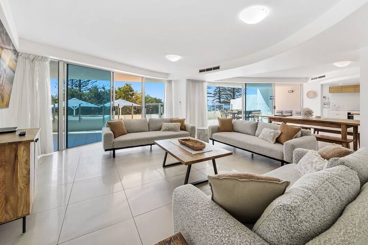 Sirocco 201 – Beachfront Apartment gallery image 3