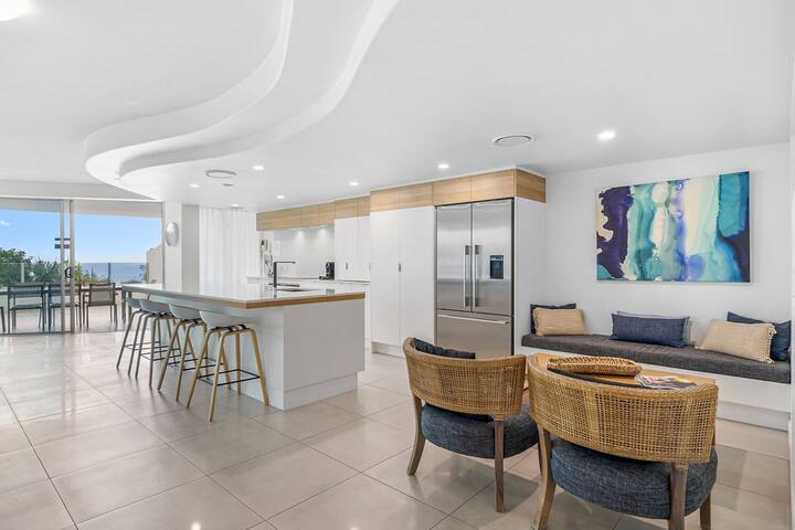 Sirocco 201 – Beachfront Apartment gallery image 4