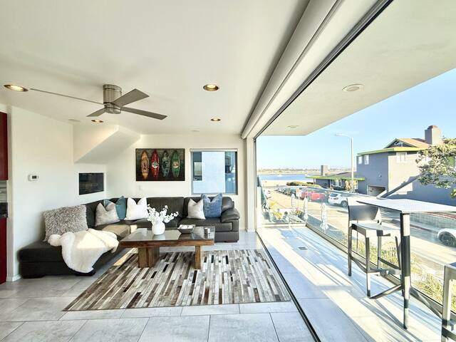 South Mission Beach Ocean view luxury 3 bd 3 bth gallery image 3