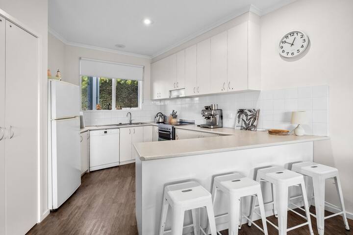 Fairview – Central With A View gallery image 4