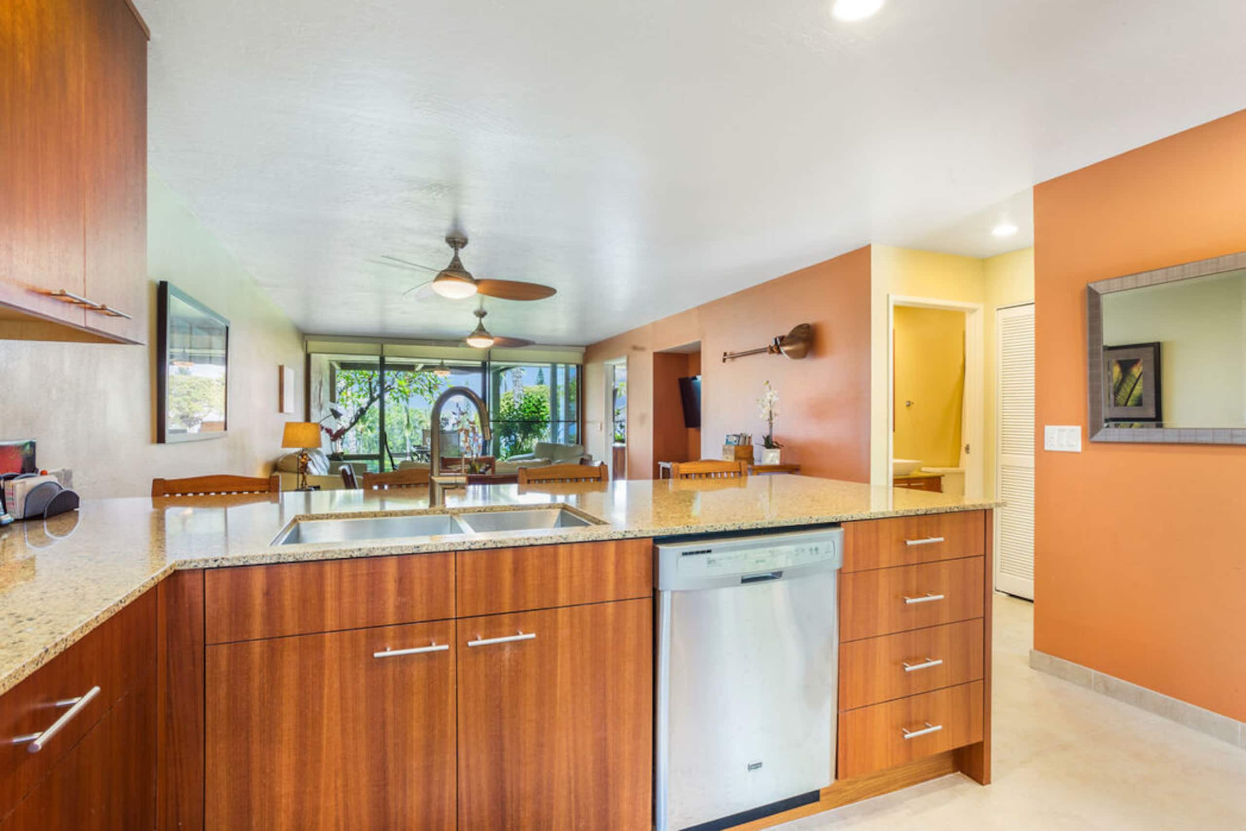 Condo in Kailua-Kona · ★4.79 · 2 bedrooms · 3 beds · 2 baths - Image 4