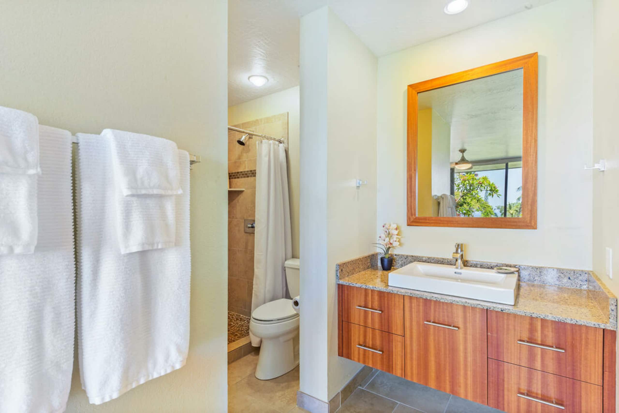 Condo in Kailua-Kona · ★4.79 · 2 bedrooms · 3 beds · 2 baths - Image 11
