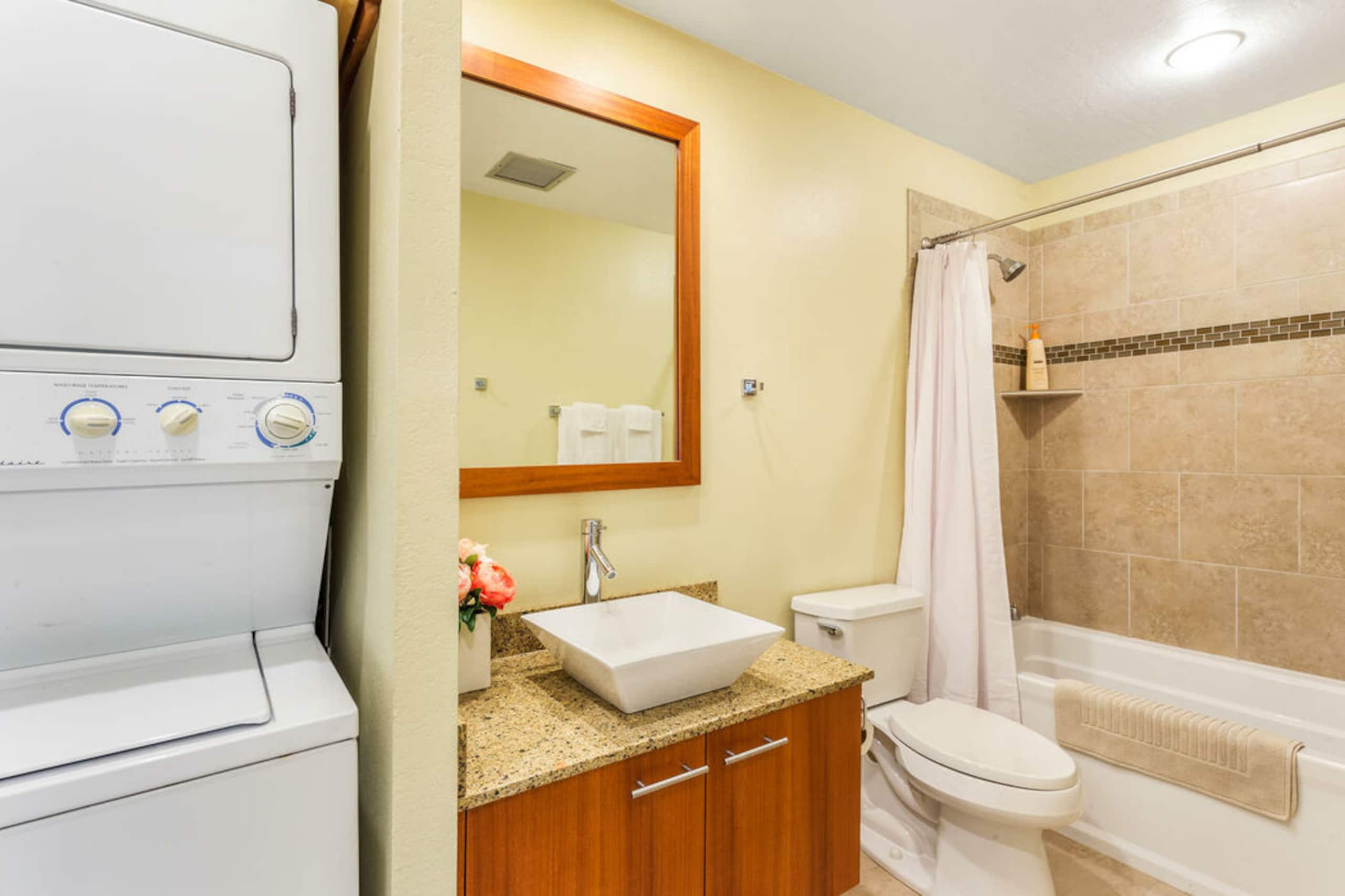 Condo in Kailua-Kona · ★4.79 · 2 bedrooms · 3 beds · 2 baths - Image 12