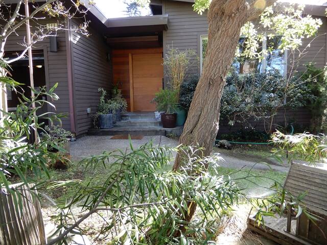 Luxury Zen Beach Home w/Hot Tub 1 block to Beach gallery image 5