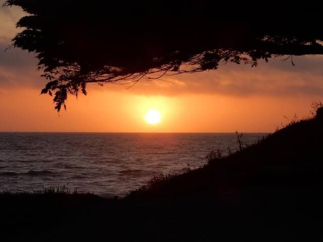 Luxury Zen Beach Home w/Hot Tub 1 block to Beach gallery image 2