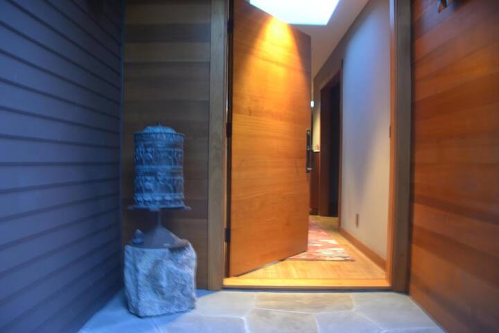 Luxury Zen Beach Home w/Hot Tub 1 block to Beach gallery image 3