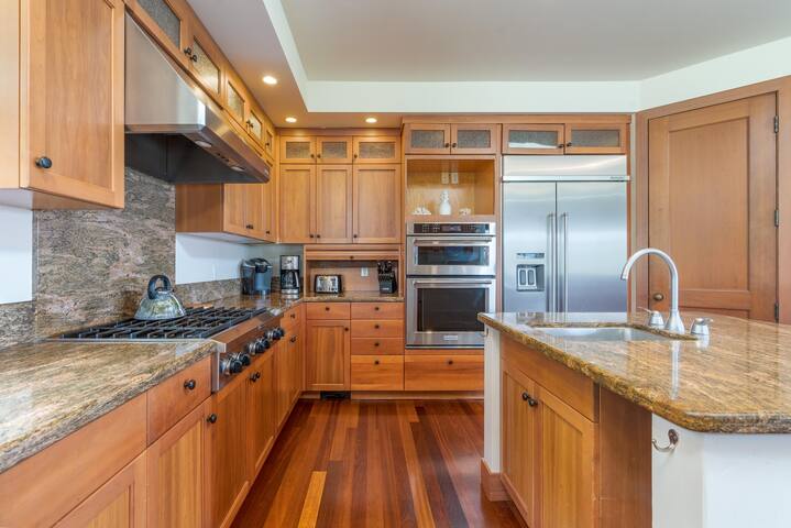 Family house near Hanalei with ocean views gallery image 3