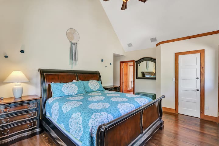 Მთავარი საძინებელი საწოლით