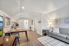 Egg+Harbor+Hideaway-Walk+to+Downtown+Egg+Harbor