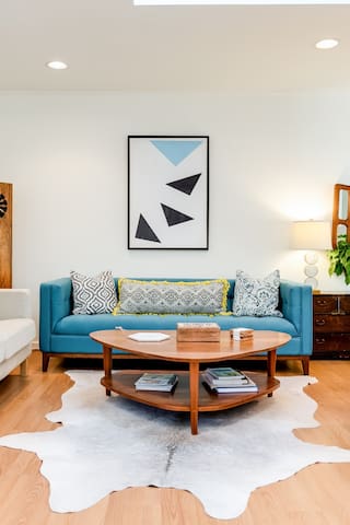 Mid-Century Bungalow w/ Private Yard- Venice Beach