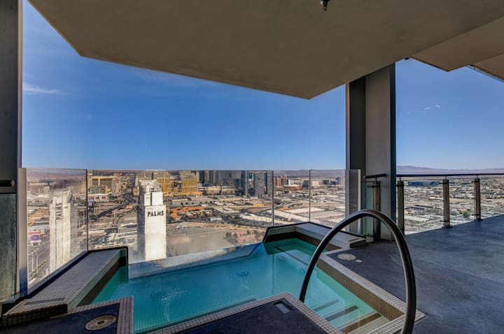 PH57 Palms Place Penthouse | Strip Views & Jacuzzi