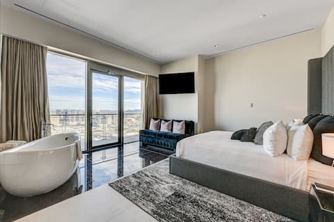 PH57 Palms Place Penthouse | Strip Views & Jacuzzi