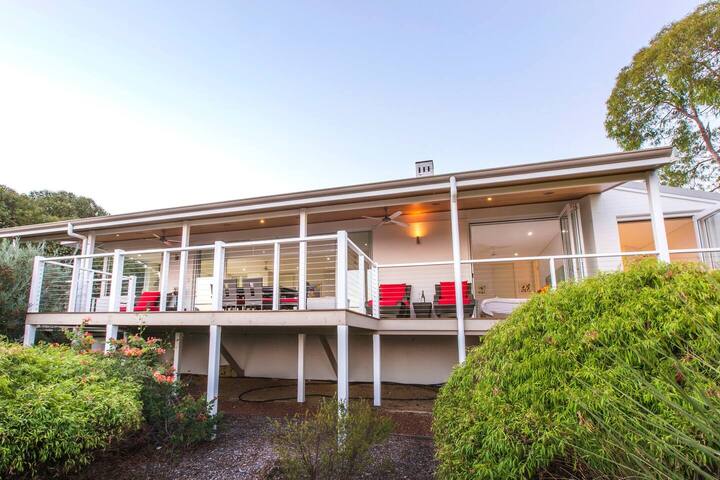 The White House—Tranquil Sea Views and Endless Fun gallery image 5