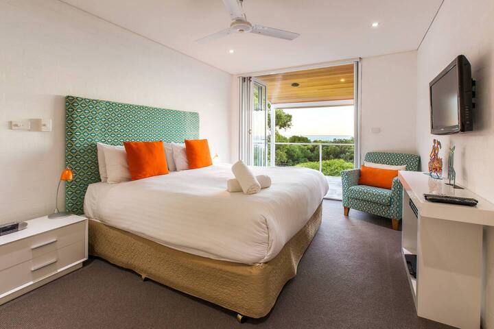 The White House—Tranquil Sea Views and Endless Fun gallery image 3