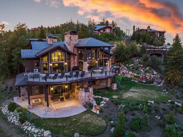 Sky Ridge Retreat-Ultra Luxe Deer Crest Chalet!
