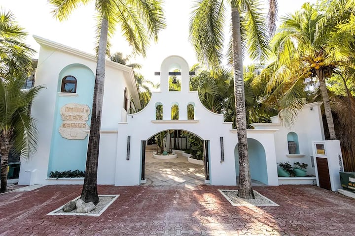 Foto 1 6 Kamar Tidur di Tepi Pantai Sueño Del Mar: Layanan Kolam Renang & Chef