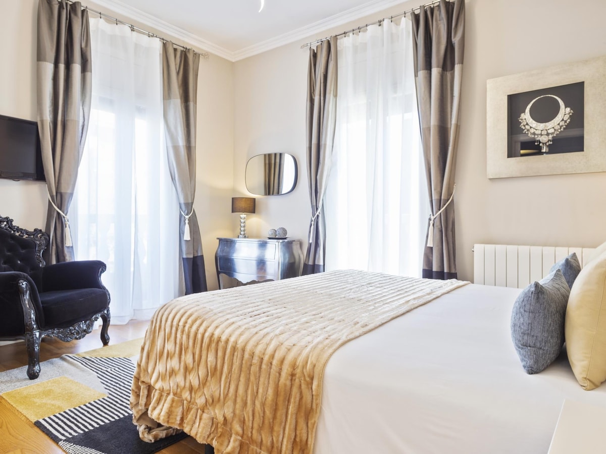 Bedroom 2: Located on the main floor, bright and airy room with two large windows (one with balcony), en suite bathroom, wardrobe with safe, TV, and two beds that can be arranged as a double bed or as two singles upon request.