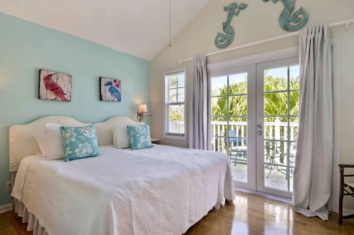 2号卧室配有2张双床客房。