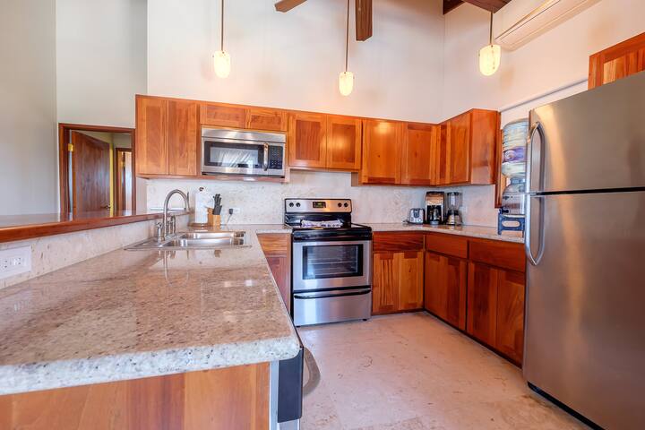 Beautiful 3rd floor beach home in North San Pedro gallery image 2