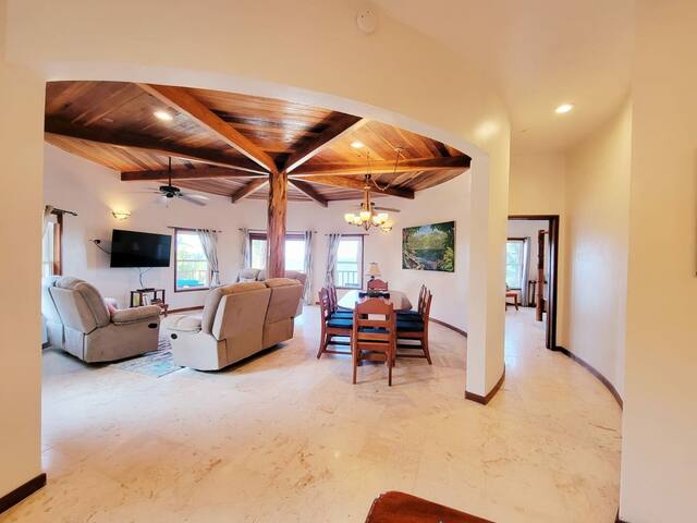 Vacation bliss, oceanfront beach home gallery image 4