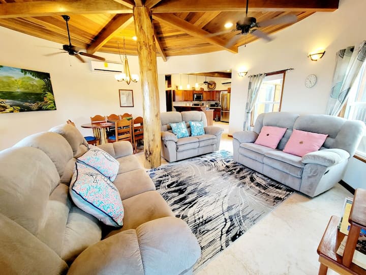Vacation bliss, oceanfront beach home - Villas for Rent in San Pedro, Belize - Image 1