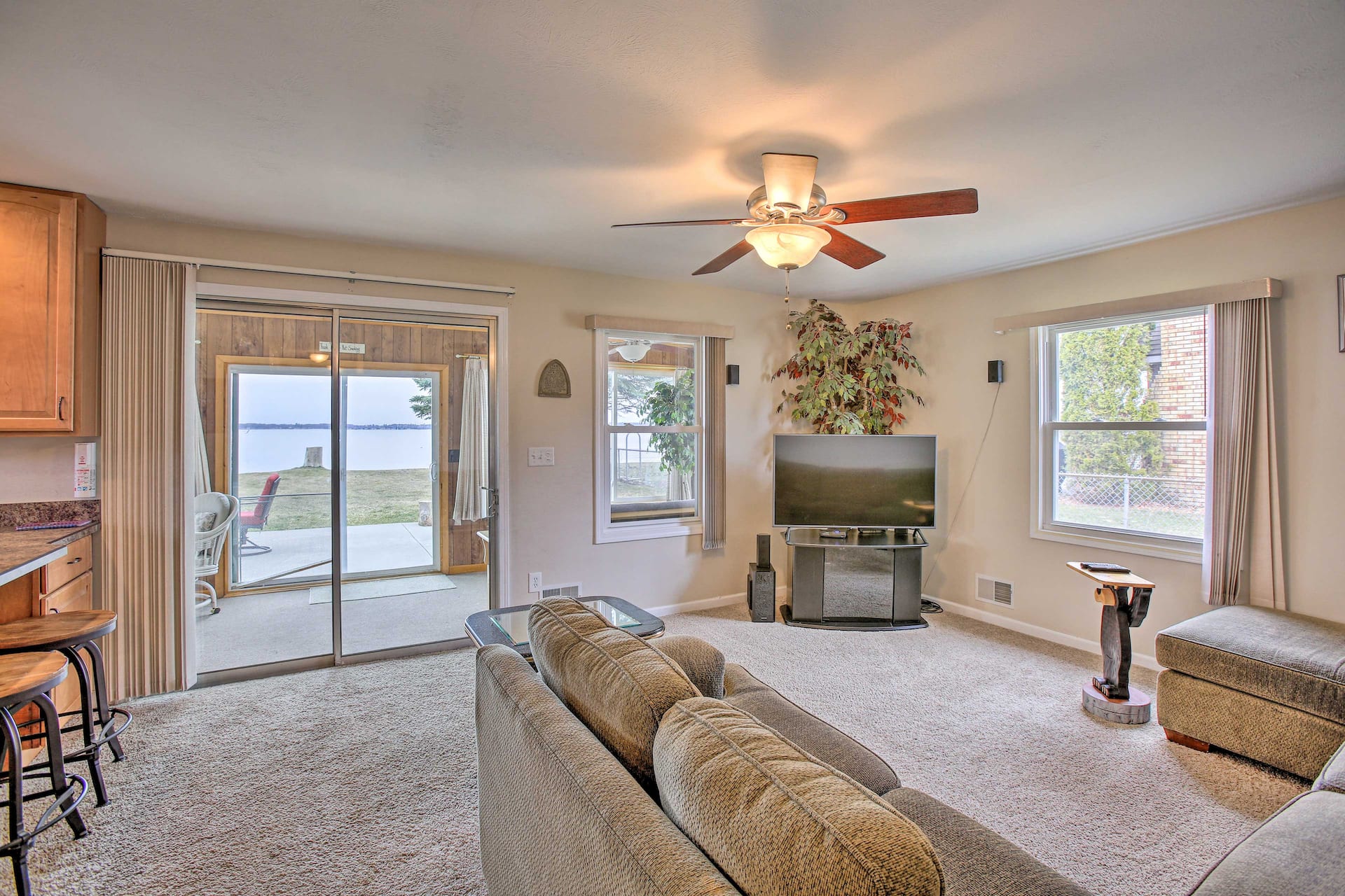 Peaceful Lakefront Houghton Lake Property w/ Patio — photo 5