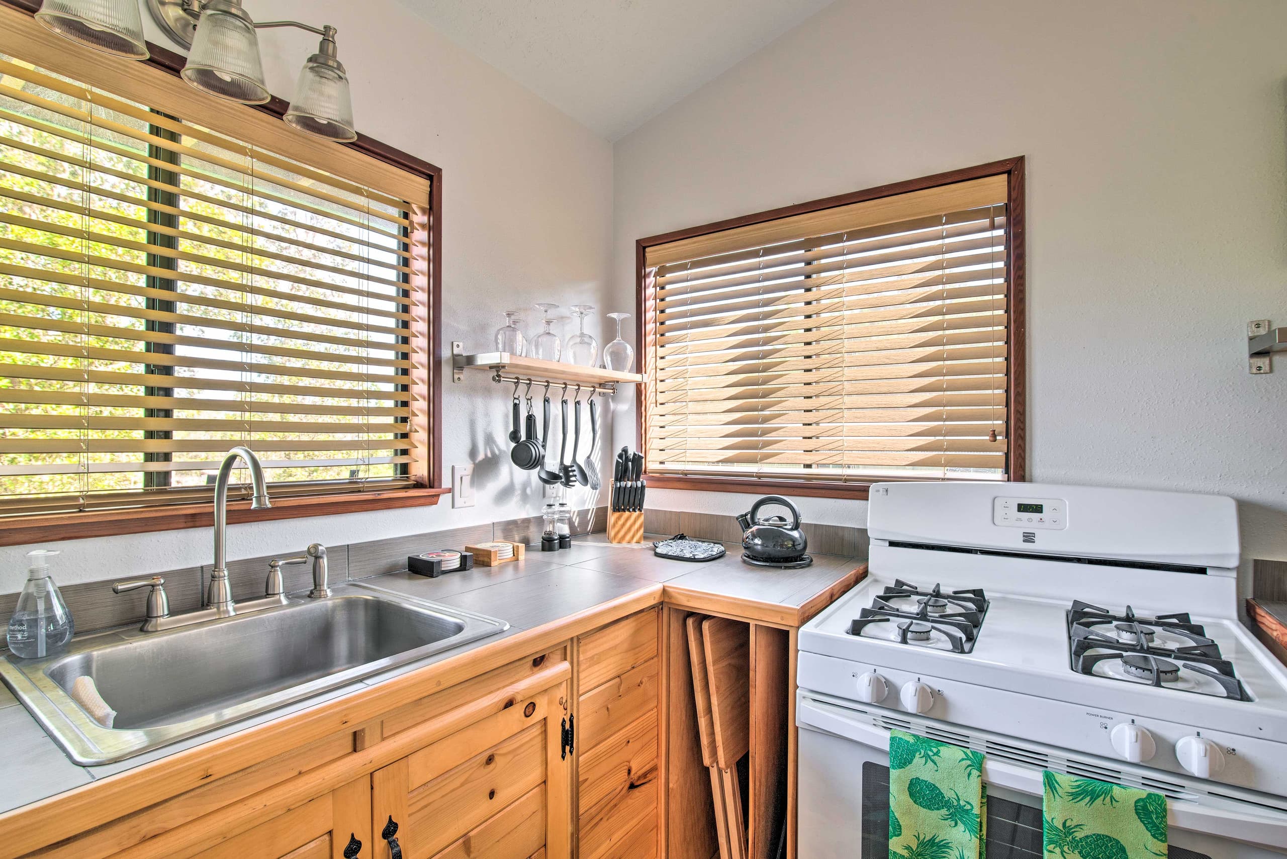 'Fern Cottage' Island Escape with Rainforest View! - Photo 20