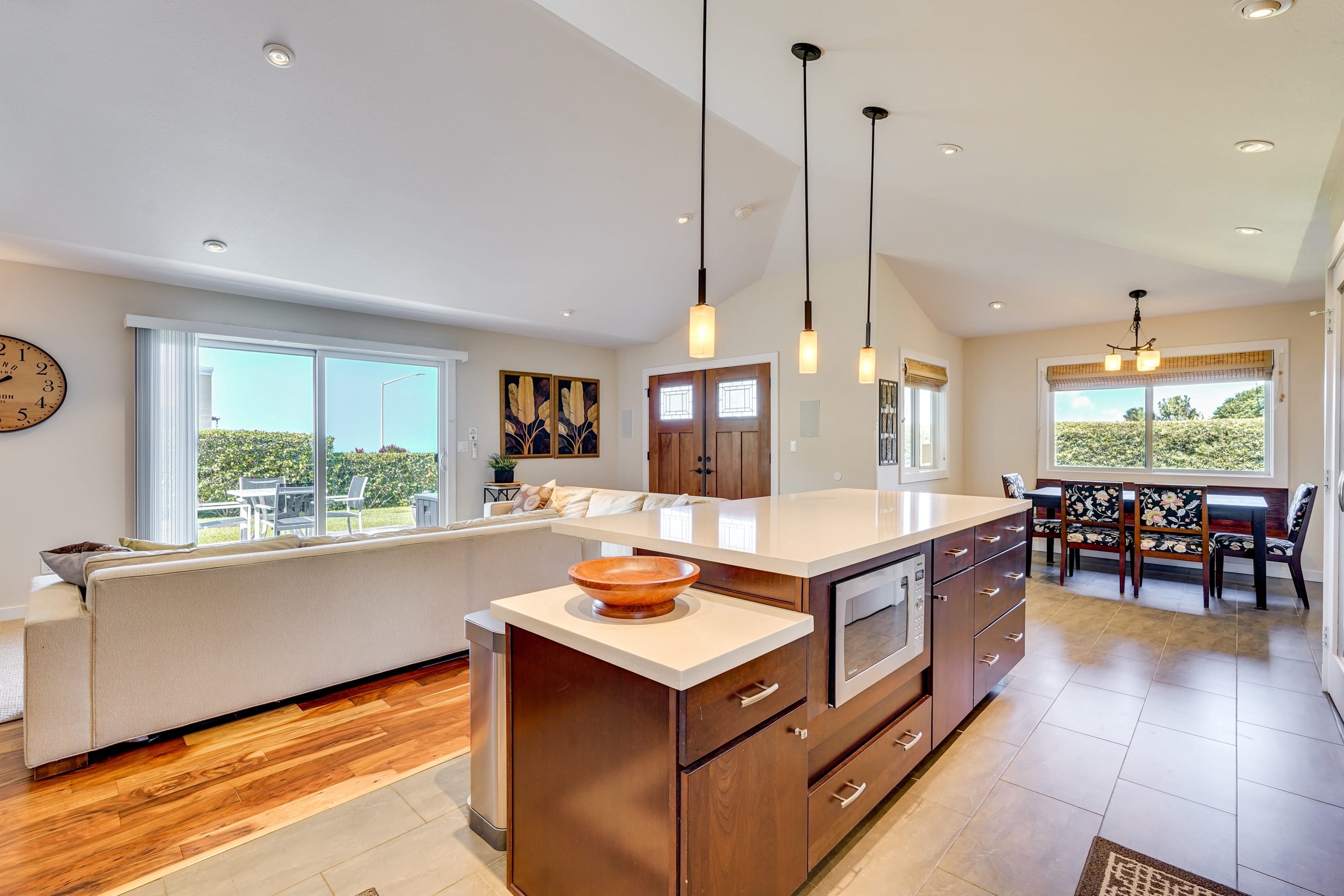 Home in Kailua-Kona · ★4.86 · 3 bedrooms · 3 beds · 2 shared baths - Image 11